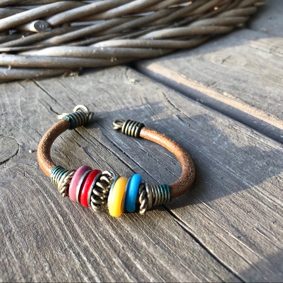 Cute vintage leather cord beaded bracelet - Picture 3 of 5